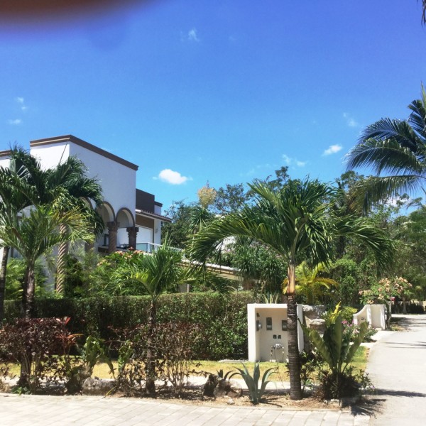 Playacar városrész luxusházakkal és nyaralókkal